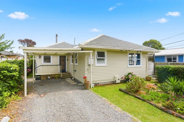 Photo of property in 17 Walton Road, Paraparaumu Beach, Paraparaumu, 5032