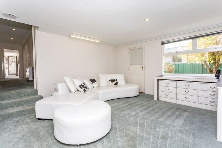 Photo of property in 143 Grahams Road, Burnside, Christchurch, 8053