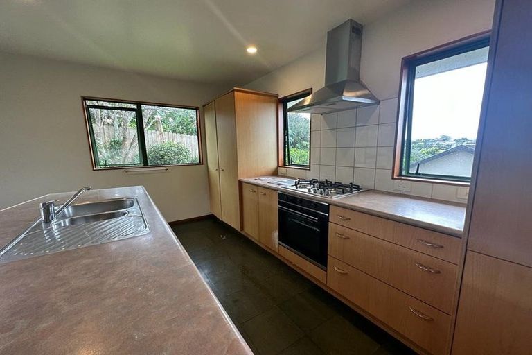Photo of property in 15 Rosebay Rise, Henderson, Auckland, 0610
