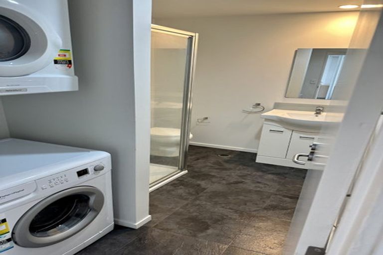 Photo of property in 2 Torrens Terrace, Mount Cook, Wellington, 6011