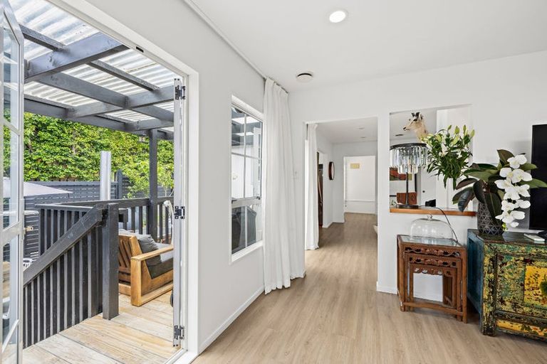 Photo of property in 1/35 Newhaven Terrace, Mairangi Bay, Auckland, 0630