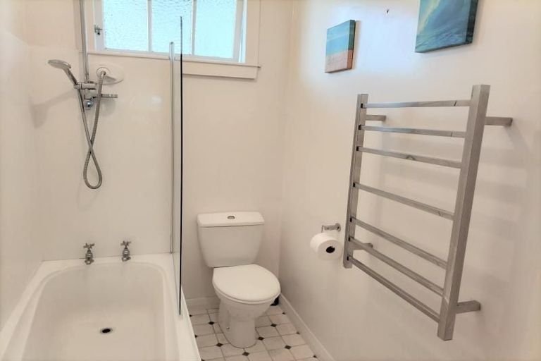 Photo of property in 281 Queens Drive, Lyall Bay, Wellington, 6022