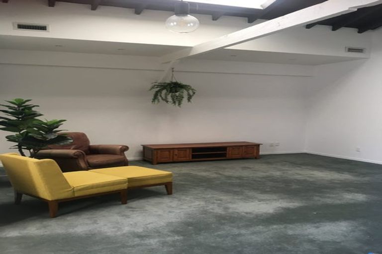 Photo of property in 2u2 King Street, Mount Cook, Wellington, 6021