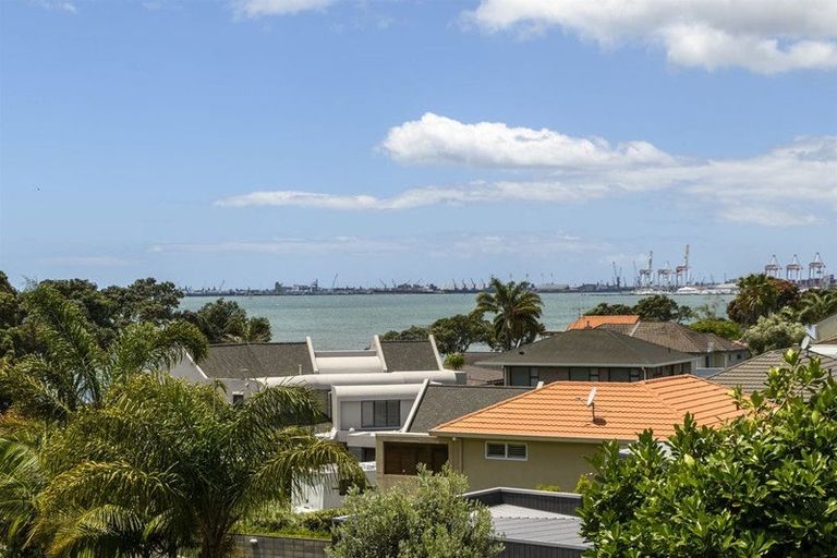 Photo of property in 552 Otumoetai Road, Matua, Tauranga, 3110