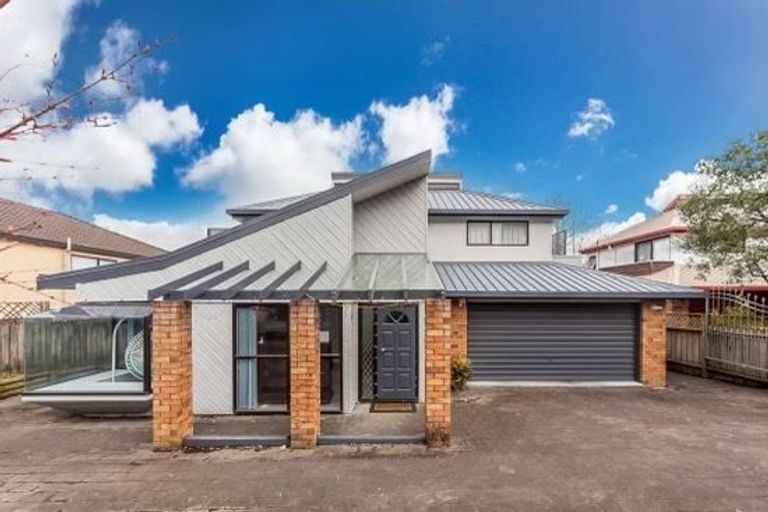Photo of property in 6 Glucina Avenue, West Harbour, Auckland, 0618
