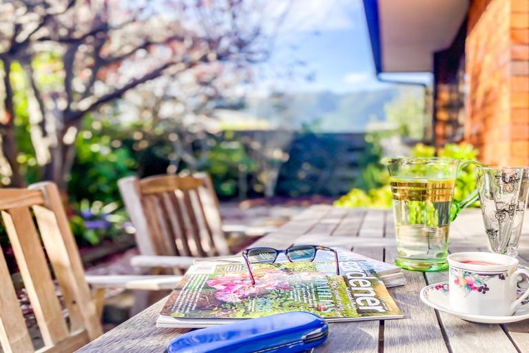 Photo of property in 1 Manu Grove, Waikanae, 5036