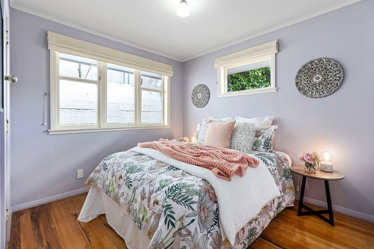 Photo of property in 283 Karaka Bay Road, Karaka Bays, Wellington, 6022