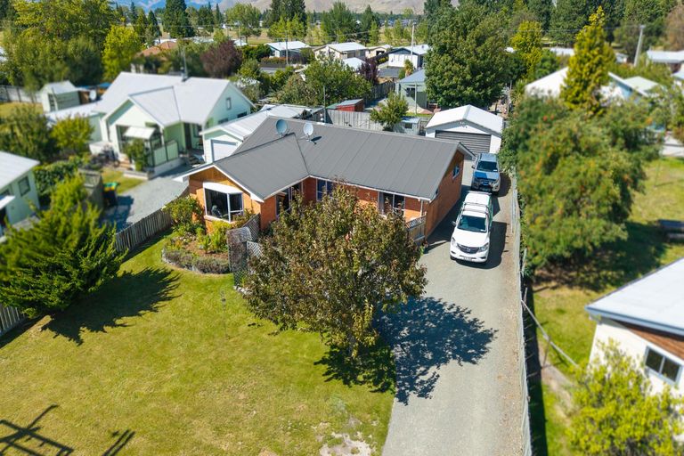Photo of property in 13 Omahau Crescent, Twizel, 7901
