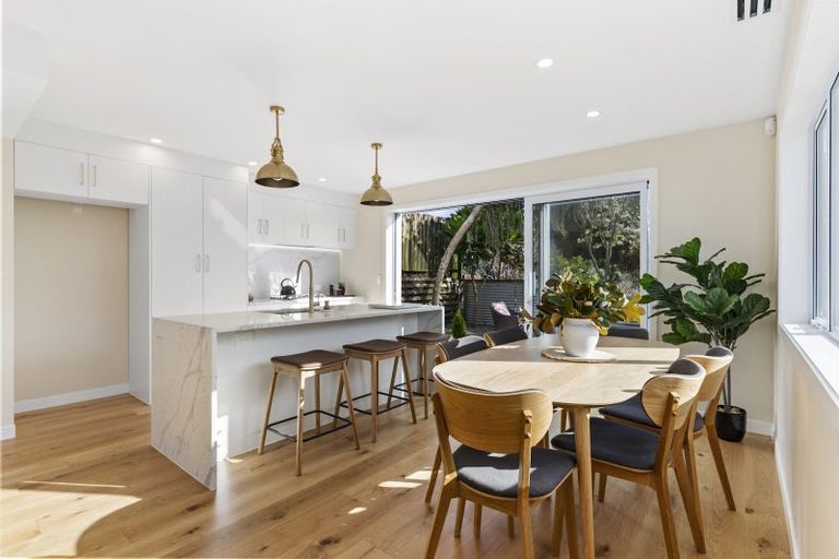 Photo of property in 1 Pinnacle Street, Seatoun, Wellington, 6022