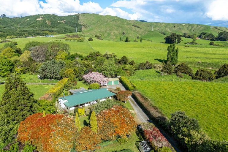 Photo of property in 66 Ringawhati Road, Otaki, 5583