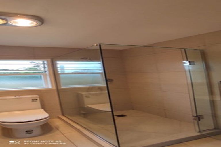 Photo of property in 1/39 Lancaster Road, Beach Haven, Auckland, 0626