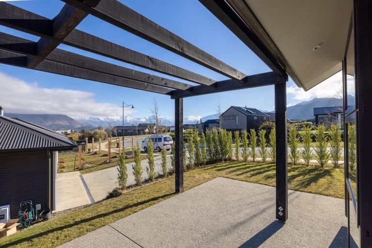 Photo of property in 52 Minaret Ridge, Wanaka, 9305