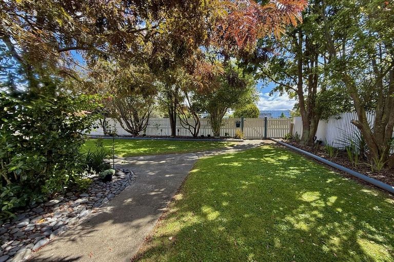 Photo of property in 25 Rhodes Street, Waimate, 7924