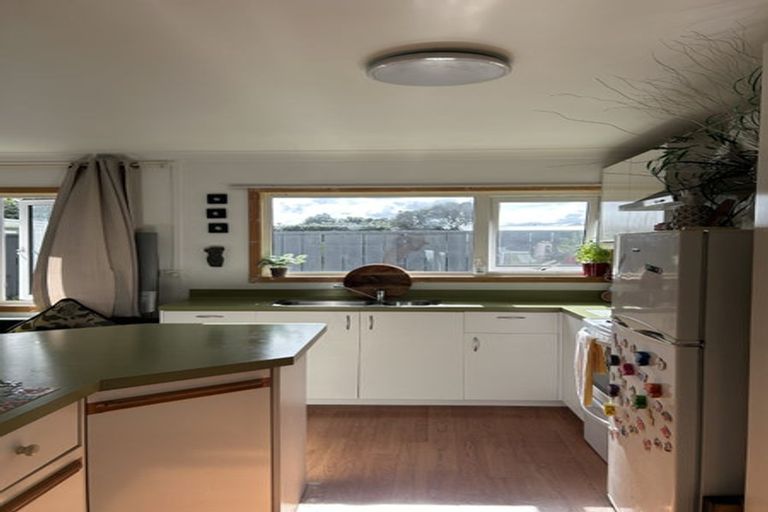 Photo of property in 207 Onepu Road, Lyall Bay, Wellington, 6022