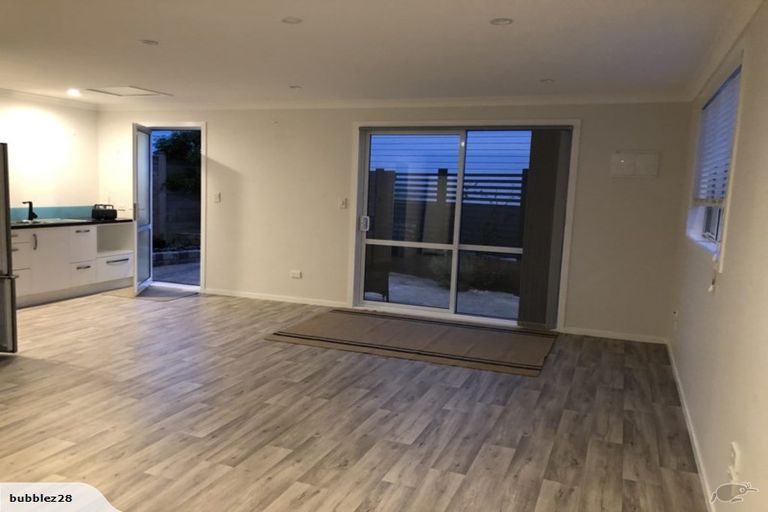 Photo of property in 5 Ngatoa Place, Glenfield, Auckland, 0629
