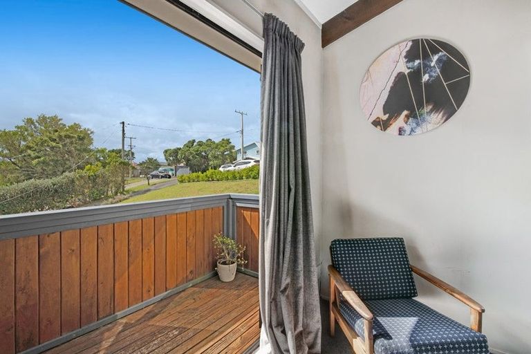 Photo of property in 22 Moffat Road, Red Beach, 0932
