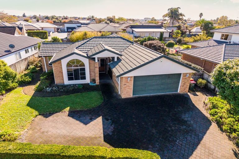 Photo of property in 16 Callum Brae Drive, Rototuna, Hamilton, 3210