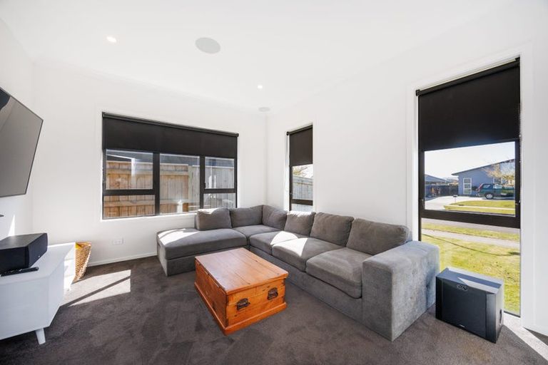 Photo of property in 29 Sardinia Grove, Fitzherbert, Palmerston North, 4410