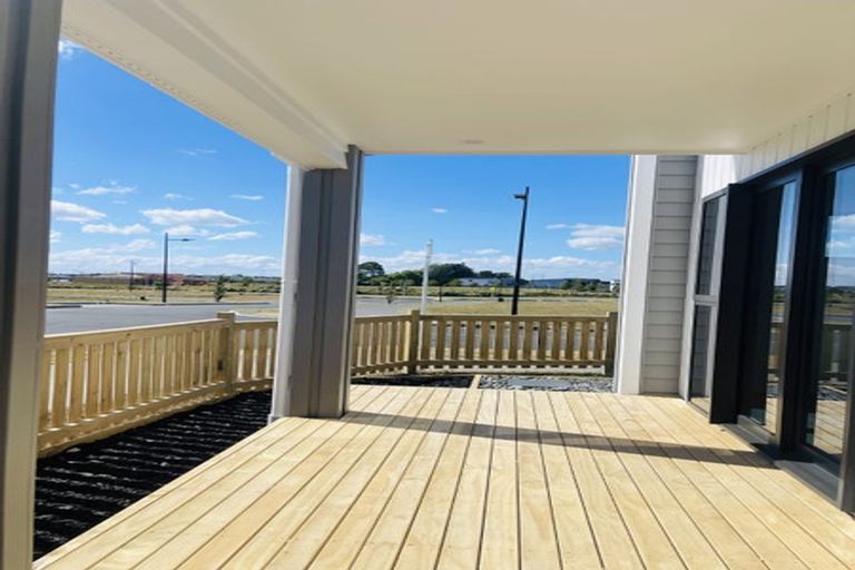 Photo of property in 20 Mene Way, Karaka, 2113