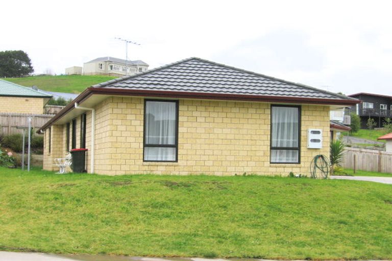 Photo of property in 38 Cabeleigh Drive, Helensville, 0800
