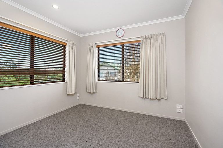 Photo of property in 19 Titch Place, Glen Eden, Auckland, 0602