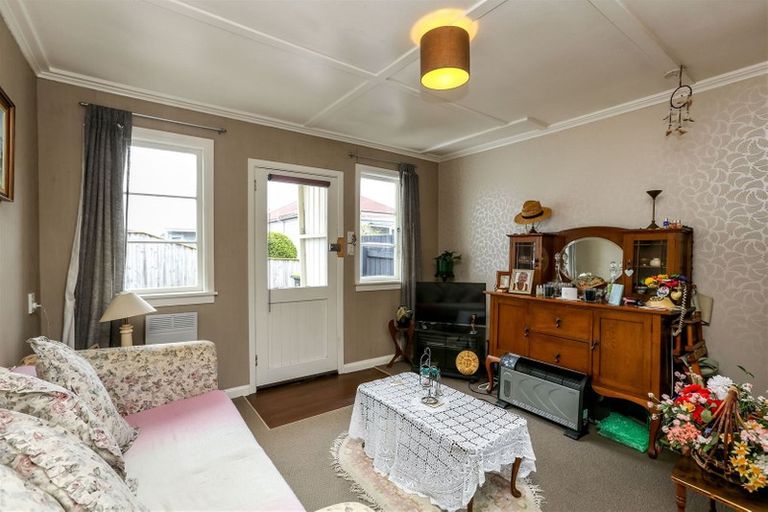 Photo of property in 2 Karamu Street, Strandon, New Plymouth, 4312