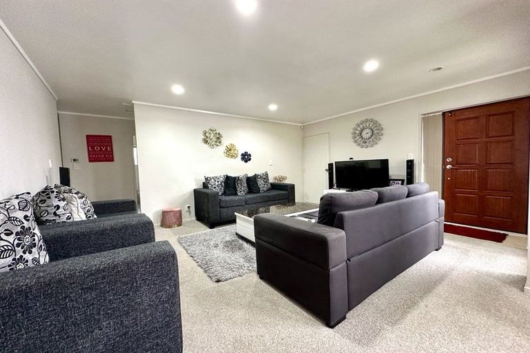 Photo of property in 60a Donovan Avenue, Massey, Auckland, 0614