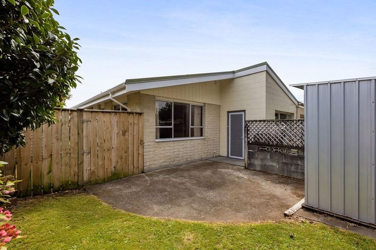 Photo of property in 2 Selwyn Street, Lower Vogeltown, New Plymouth, 4310