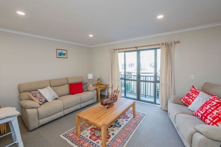 Photo of property in Te Kakariki Apartments, 3/8 Wellington Road, Paekakariki, 5034