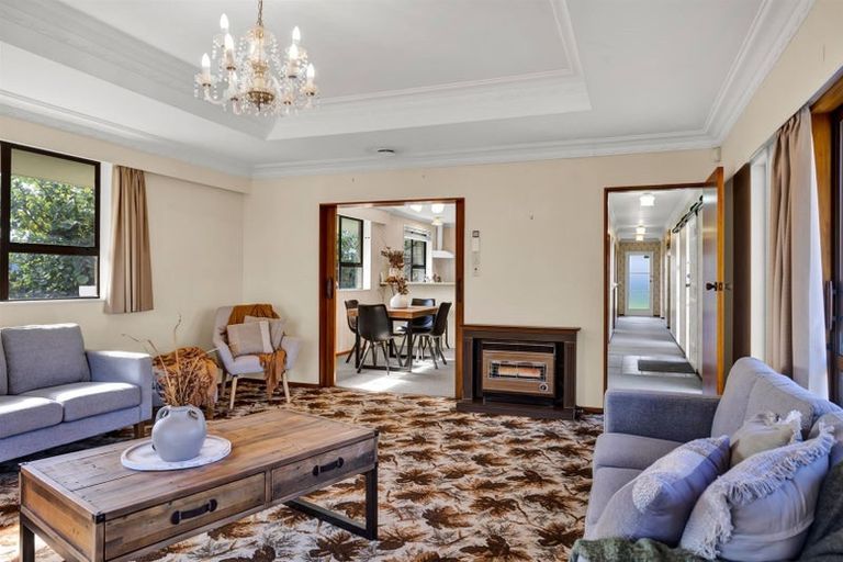 Photo of property in 240 Waihi Road, Hawera, 4610