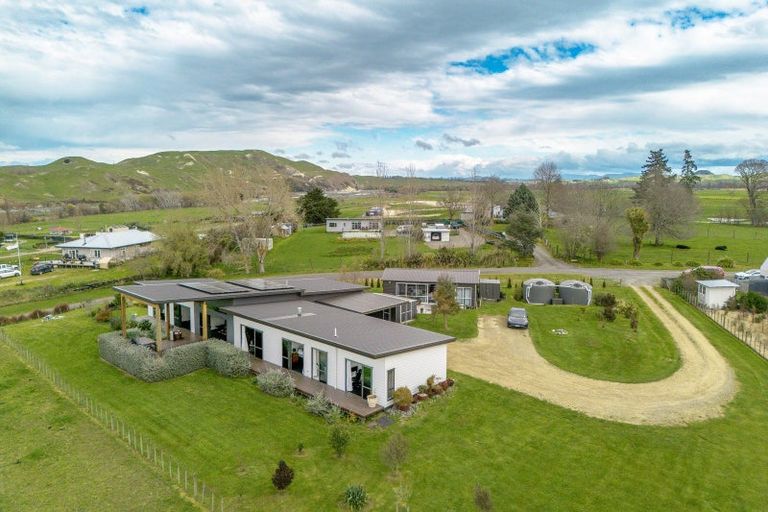 Photo of property in 9 Tamumu Church Road, Otane, Waipawa, 4271