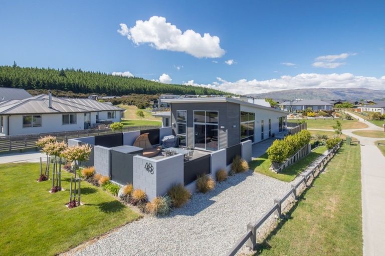 Photo of property in 48 Minaret Ridge, Wanaka, 9305