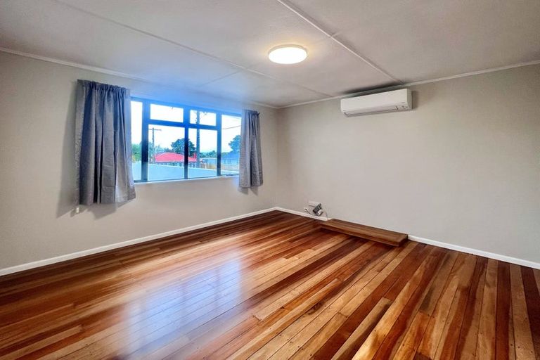 Photo of property in 1 Pukemiro Road, Te Kamo, Whangarei, 0112