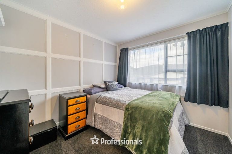 Photo of property in 33 Fenchurch Grove, Stokes Valley, Lower Hutt, 5019