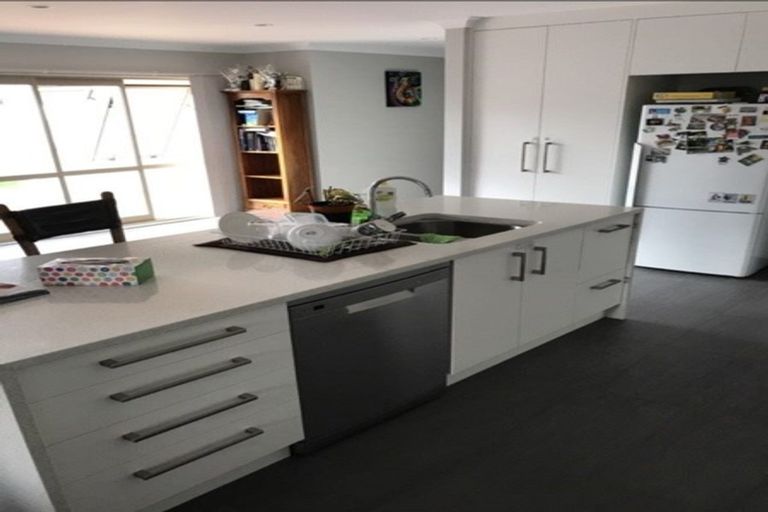 Photo of property in 37 Riverglade Parkway, Te Atatu South, Auckland, 0610