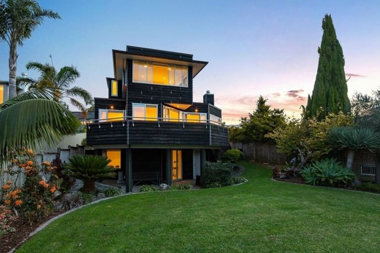 Photo of property in 44 Castor Bay Road, Castor Bay, Auckland, 0620