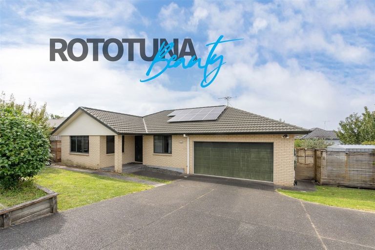 Photo of property in 98 Rototuna Road, Rototuna, Hamilton, 3210