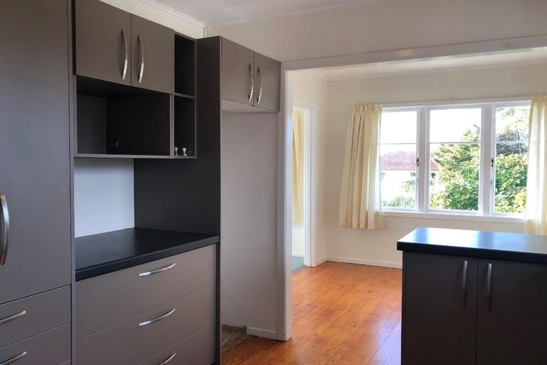 Photo of property in 42 Durham Street, Te Atatu Peninsula, Auckland, 0610