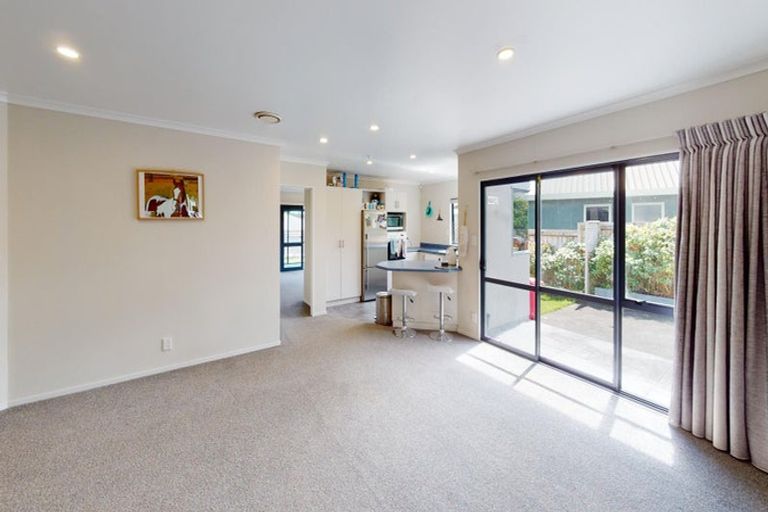 Photo of property in 3 Abby Road, Fitzherbert, Palmerston North, 4410
