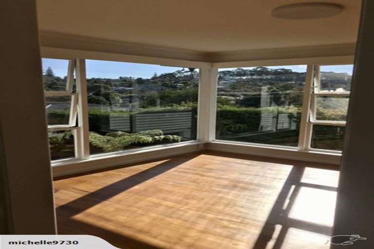 Photo of property in 44 Selwyn Crescent, Forrest Hill, Auckland, 0620