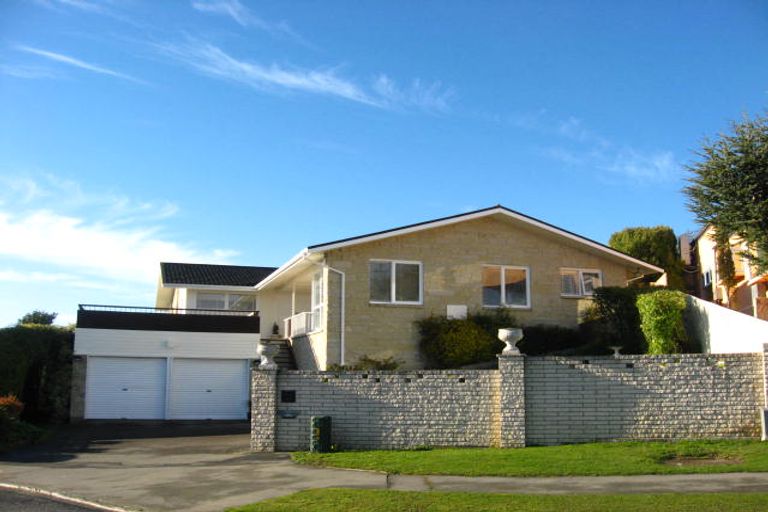 Photo of property in 32 Takahe Drive, Cashmere, Christchurch, 8022