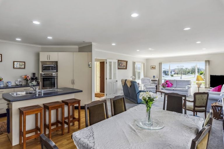 Photo of property in 84 Regent Drive, Paraparaumu Beach, Paraparaumu, 5032