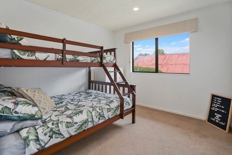 Photo of property in 21a Tahi Terrace, Glen Eden, Auckland, 0602