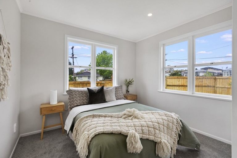 Photo of property in 3 Daphne Street, Kelston, Auckland, 0602