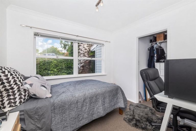 Photo of property in 11 Mayall Avenue, Beach Haven, Auckland, 0626