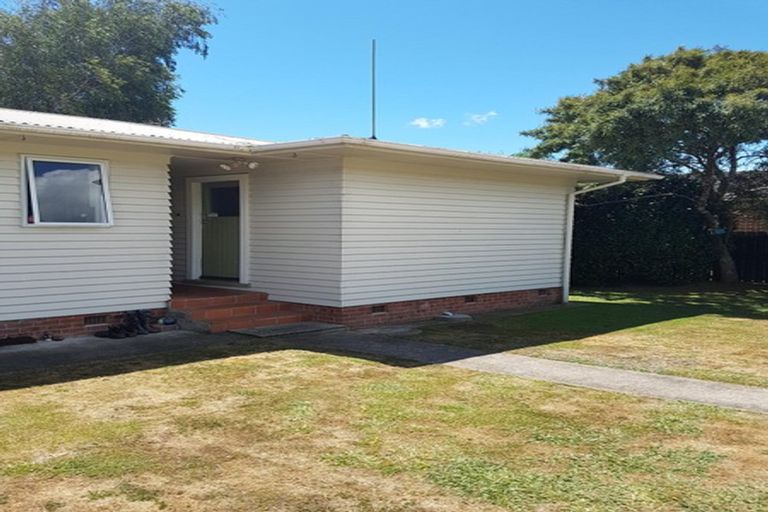 Photo of property in 32 Youngs Road, Papakura, 2110