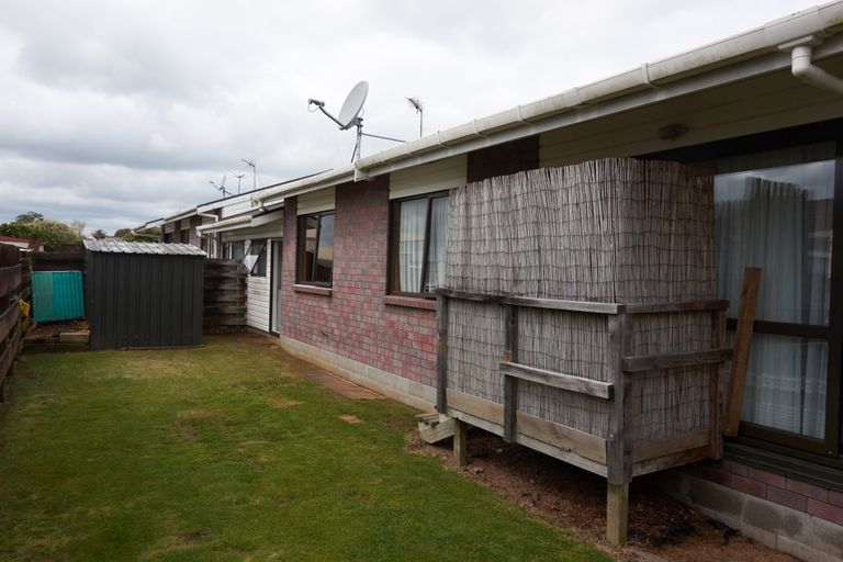 Photo of property in 2/29 Beach Road, Pahurehure, Papakura, 2113