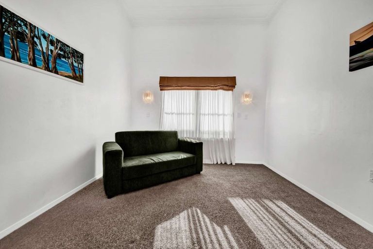 Photo of property in 3 Victoria Street, Hawera, 4610