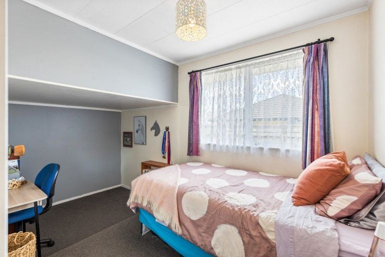 Photo of property in 11 Perrin Place, Kelvin Grove, Palmerston North, 4414