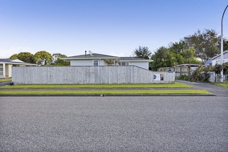 Photo of property in 25 Kamahi Avenue, Hawera, 4610